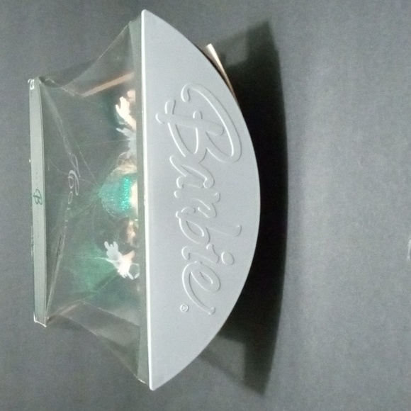 Holiday Barbie 2004 - Picture 5 of 10